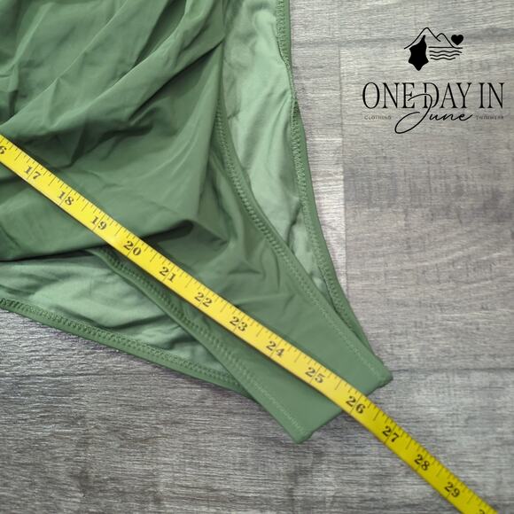 Blooming Jelly Cut Out One Piece Swimsuit Size M - Picture 6 of 7